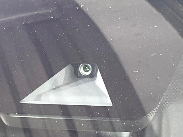 �y�C���e���W�F���g�G�}�[�W�F���V�[�u���[�L�z�t�����g�J�����őO���̎ԗ�����s�҂����m�B�Փ˂������Ȏ��͏Փ˔�Q�y���u���[�L���쓮�A�Փˉ�����T�|�[�g�B�����S�Ƀh���C�u�����y���݂��������܂��B