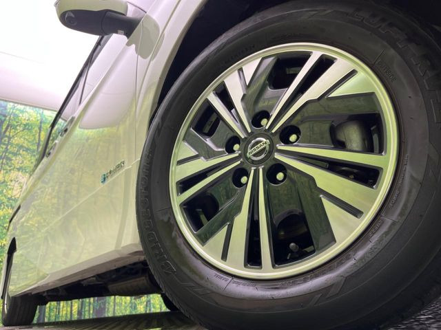 �y����15�C���`�A���~�z�C�[���z�O�ςɃ}�b�`���������A���~�z�C�[���𑕒����Ă���܂��B�e��ЊO�A���~�z�C�[����A�X�^�b�h���X�^�C�����戵�����Ă���܂��B���񂲑��k����������