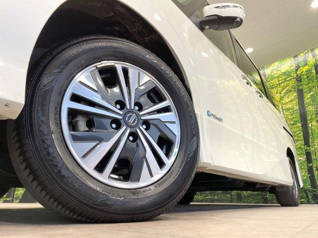 【純正15インチアルミホイール】外観にマッチした純正アルミホイールを装着しております。各種社外アルミホイールや、スタッドレスタイヤも取扱いしております。是非ご相談ください♪