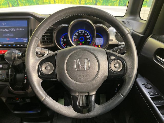 �y�����v�����X�e�A�����O�z�㎿�Ȋv���g�p���邱�ƂŁA��ɂ����������݂ƂĂ��^�]���₷���n���h���ł���