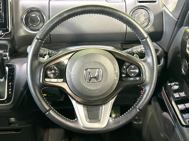 �y�����v�����X�e�A�����O�z�㎿�Ȋv���g�p���邱�ƂŁA��ɂ����������݂ƂĂ��^�]���₷���n���h���ł���