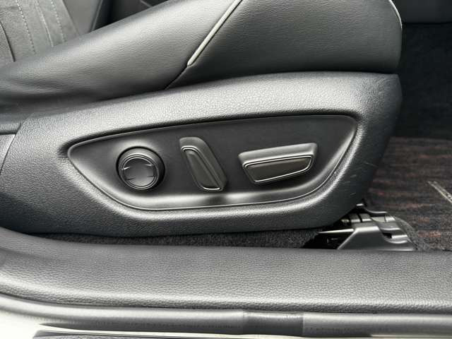 ���W����ɂ͍��i���̒��ÎԂ�V�Ԃ��������ł����W���䐔100��̑�^�W����֐��񂲗��X����������