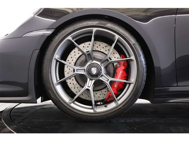 �����ɂ�20/21�C���` �Z���^�[���b�N 911 GT3�b���z�C�[����Z���Ă���܂��B