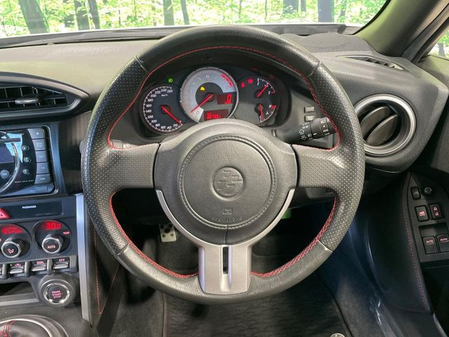 �y�����v�����X�e�A�����O�z�㎿�Ȋv���g�p���邱�ƂŁA��ɂ����������݂ƂĂ��^�]���₷���n���h���ł���