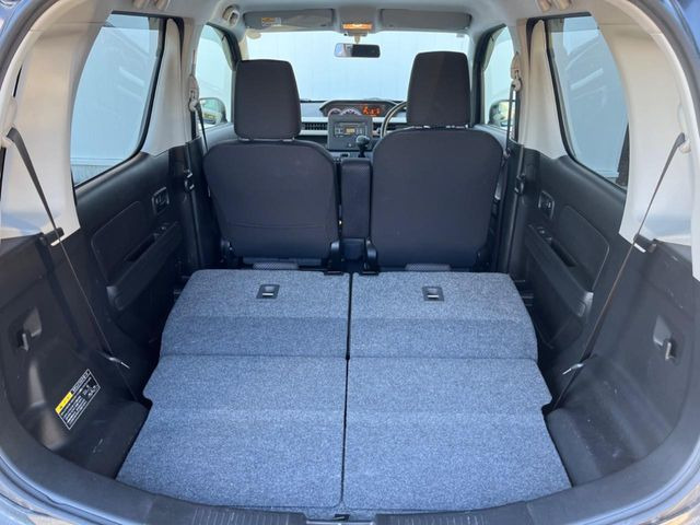 ���i�̂���������ʋ΁A���}���ɏ\���ȉ׎��X�y�[�X���m�ۂ��Ă���܂��B�Z�J���h�V�[�g��|���ƁA�傫�ȉו��̐ύڂ��\�ł���