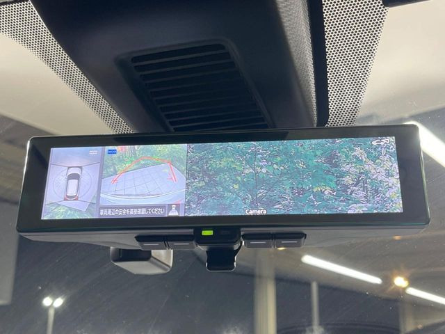 【インテリジェントルームミラー】後席の大きな荷物や同乗者で後方が確認しづらい時でも安心!カメラが撮影した車両後方の映像をルームミラー内に表示。クリアな視界で状況の確認が可能です!