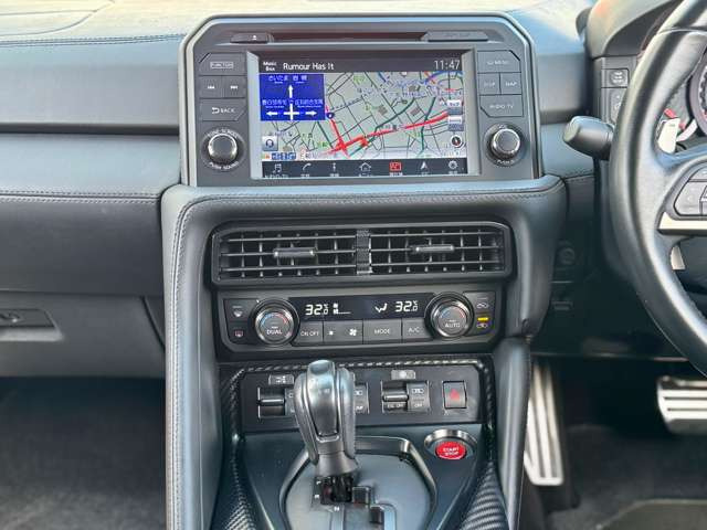 �W����ɂ͏펞GT-R35�̍݌ɂ�10��قǓW�����Ă���܂��B�O���E�����E����A�O���[�h���l�X�ɂȂ�܂��̂ŁA�C�ɂȂ���𐥔�ԋ߂ł����ɂȂ��Ă��������B