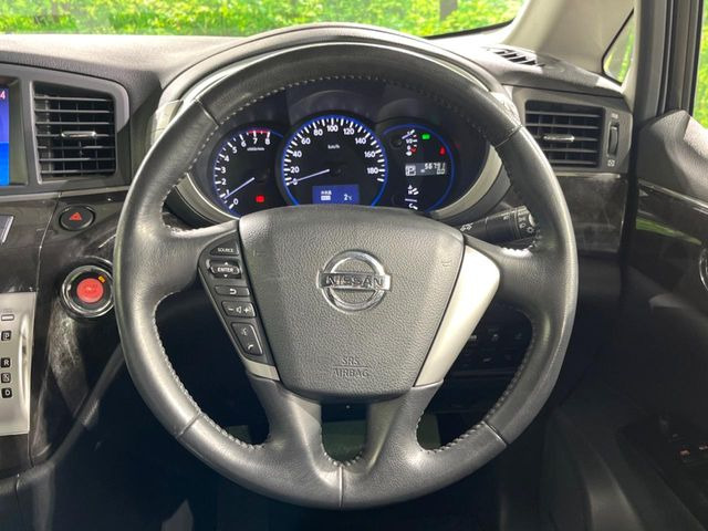 �y�����v�����X�e�A�����O�z�㎿�Ȋv���g�p���邱�ƂŁA��ɂ����������݂ƂĂ��^�]���₷���n���h���ł���