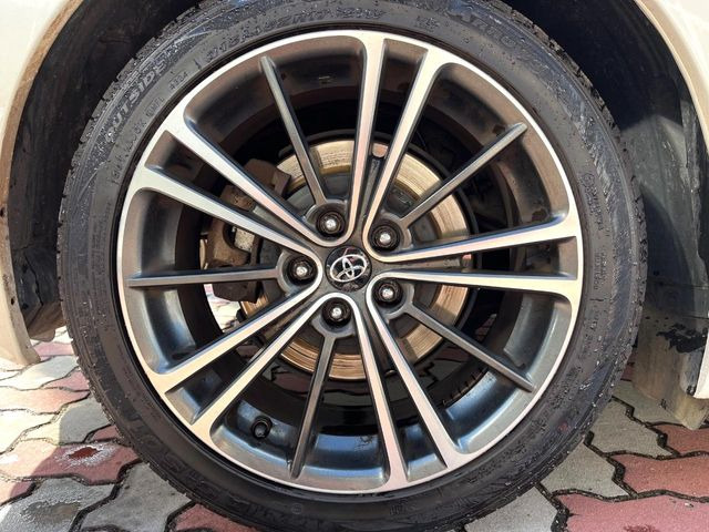 �y����17�C���`�A���~�z�C�[���z�O�ςɃ}�b�`���������A���~�z�C�[���𑕒����Ă���܂��B�e��ЊO�A���~�z�C�[����A�X�^�b�h���X�^�C�����戵�����Ă���܂��B���񂲑��k����������