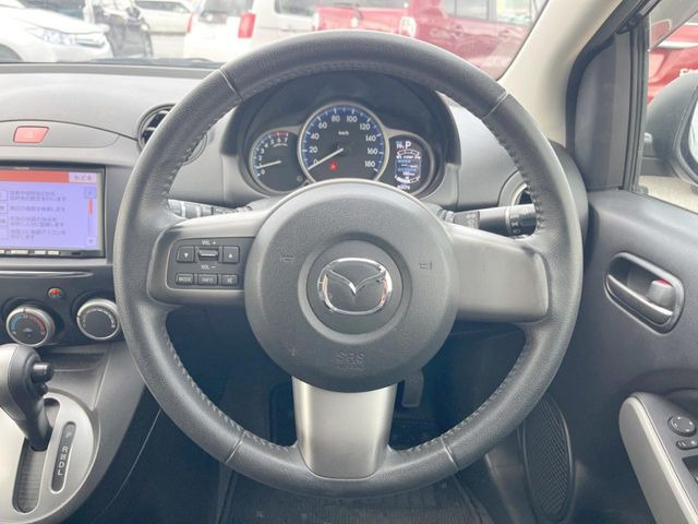 �y�����v�����X�e�A�����O�z�㎿�Ȋv���g�p���邱�ƂŁA��ɂ����������݂ƂĂ��^�]���₷���n���h���ł���