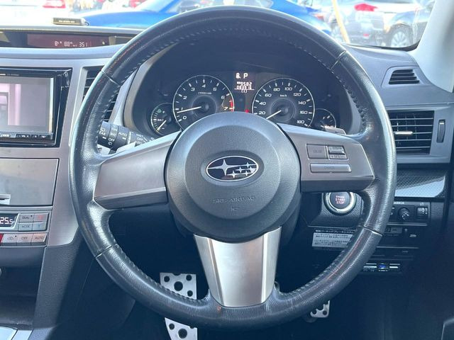 �y�����v�����X�e�A�����O�z�㎿�Ȋv���g�p���邱�ƂŁA��ɂ����������݂ƂĂ��^�]���₷���n���h���ł���