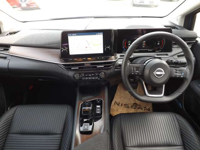 ノートオーラ1.2 G FOUR レザーエディション 4WD