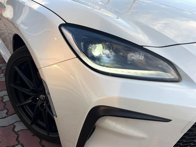 �yLED�w�b�h���C�g�z���V����ԑ��s�����ǍD�Ȏ��E���m�ۂ����S���ĉ^�]�ł��鍂�P�xLED�w�b�h���C�g�𑕔�!�_�����x�������A����d�͂��}�����Ă��܂��B