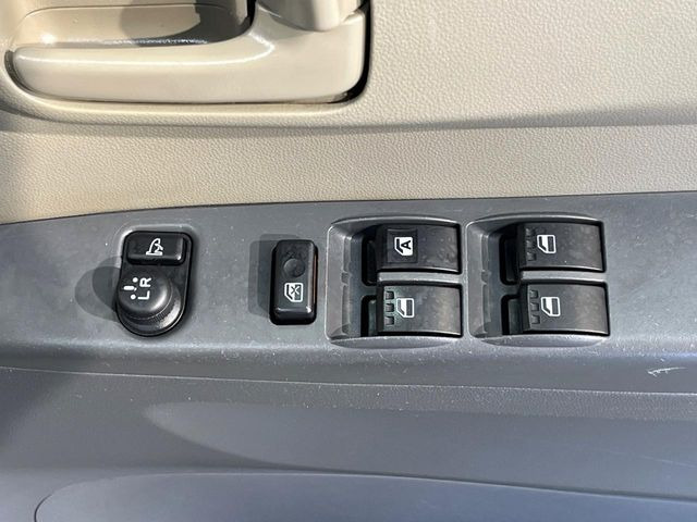 �y�d���i�[�~���[�z�T�C�h�~���[�͓d���i�[���ƂȂ��Ă���A�������ԏ�ł��L�Y�������X�N��}�����܂��B