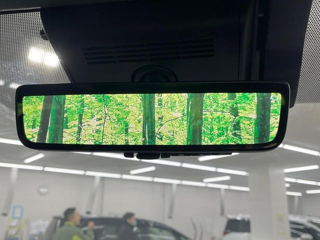 【デジタルインナーミラー】後席の大きな荷物や同乗者で後方が確認しづらい時でも安心!カメラが撮影した車両後方の映像をルームミラー内に表示。クリアな視界で状況の確認が可能です!