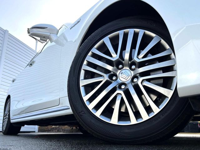 �y����17�C���`�A���~�z�C�[���z�O�ςɃ}�b�`���������A���~�z�C�[���𑕒����Ă���܂��B�e��ЊO�A���~�z�C�[����A�X�^�b�h���X�^�C�����戵�����Ă���܂��B���񂲑��k����������