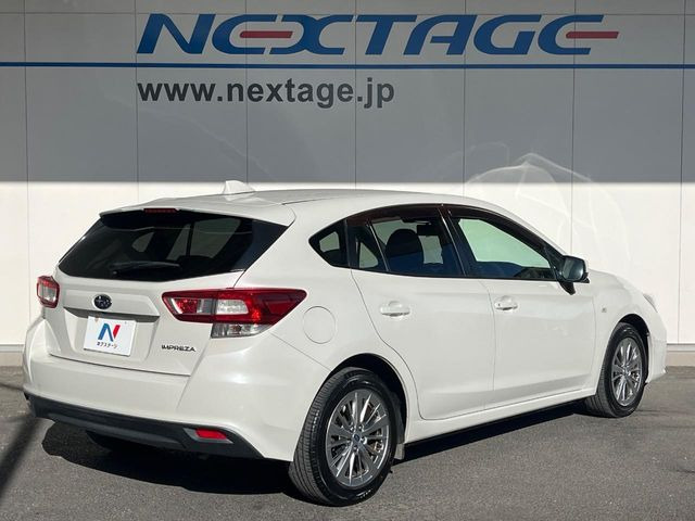 ��D�]�𒸂��Ă���܂��{�f�B�̒e�X�v���b�V���R�[�g���D�]��t���B�ʏ�̃K���X�R�[�g�ƈقȂ�A�ϋv�N��6�N�̖��@���K���X�R�[�e�B���O���A�{�f�B���L���C�ȏ�Ԃɕۂ��Ă���܂��B