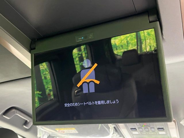 【フリップダウンモニター】大画面モニターで後席でもエンタメをお楽しみいただけます。小さなお子様にも大人気の装備です♪