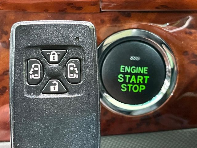 �y�X�}�[�g�L�[�z�J�o����|�P�b�g�ɓ��ꂽ�܂܂ł��h�A�̎{���E�������\�ȃX�}�[�g�L�[�𑕔��B�G���W���̃I���E�I�t�����J�M�����o���K�v����������Ƃ��Ă��֗��ł���