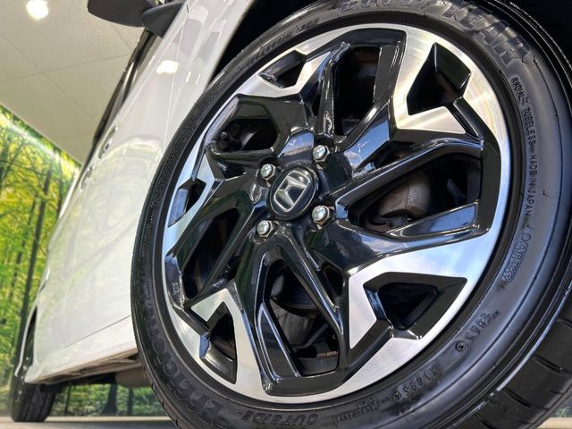 �y����15�C���`�A���~�z�C�[���z�O�ςɃ}�b�`���������A���~�z�C�[���𑕒����Ă���܂��B�e��ЊO�A���~�z�C�[����A�X�^�b�h���X�^�C�����戵�����Ă���܂��B���񂲑��k����������