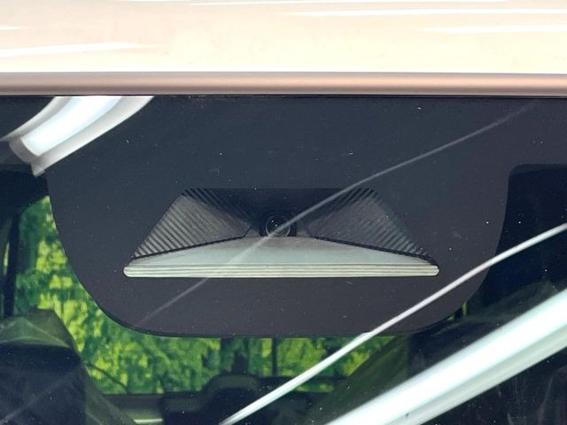 �y�z���_�Z���V���O�z���s���ɑO���̎ԗ�����F�����A�Փ˂������Ȏ��͌x��ƃu���[�L�ŏՓˉ���Ɣ�Q�y�����A�V�X�g�B�����S�Ƀh���C�u�����y���݂��������܂��B