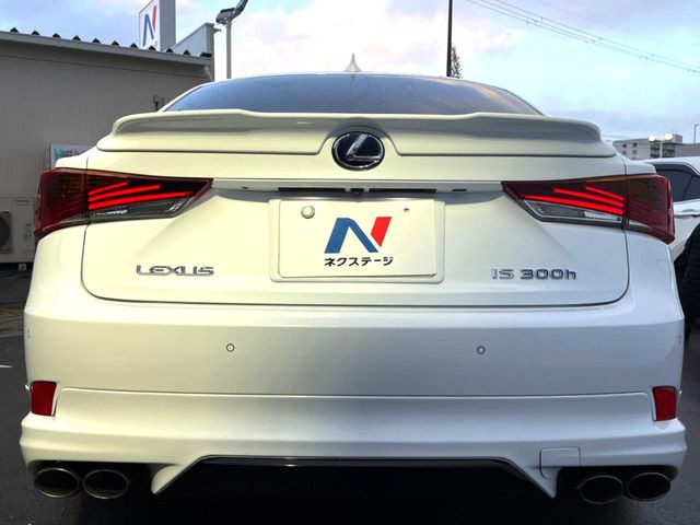 安心の最長10年・走行無制限保証(有償)をご用意。保証内容も充実はもちろん、無料点検&オイル交換や、年中無休の全国・24時間ロードサービスも付帯されておりますのでご安心下さい。