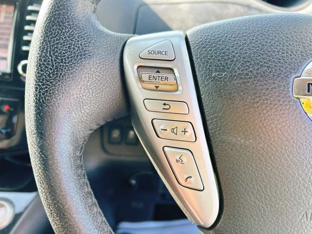 �y�X�e�A�����O�X�C�b�`�z�n���h���̃{�^���ŊȒP�Ƀi�r�̉��ʂ�`�����l������\�ł���