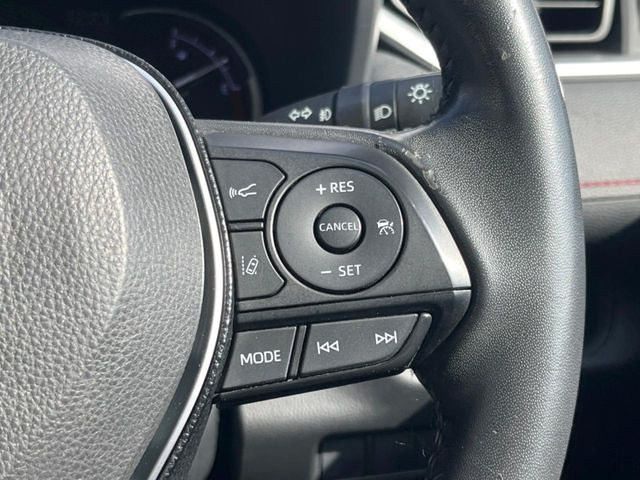 【レーダークルーズコントロール】高速道路での長距離走行が楽に!!自動で速度を保つクルーズコントロールが、衝突軽減システムと連携し、前方の車両を感知して車間を保つように速度調節してくれます!!