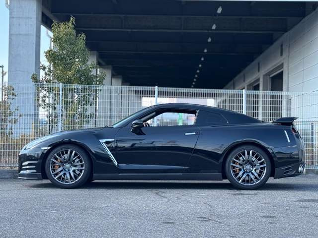 1�N�ԁA���s�������̃����O�ۏ؁B�ő�600���ځE24H 365���S���Ή����[�h�T�[�r�X�t�B���[�Ԍ�����S���Ē�����؂ɂ���蒸���܂��悤�A���ГƎ���GT-R35��p�ۏ؂����p�ӂ��Ă���܂��B