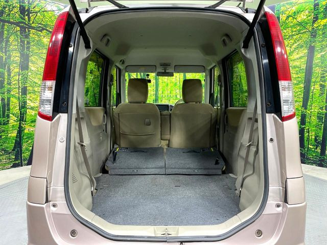 ���i�̂���������ʋ΁A���}���ɏ\���ȉ׎��X�y�[�X���m�ۂ��Ă���܂��B�Z�J���h�V�[�g��|���ƁA�傫�ȉו��̐ύڂ��\�ł���