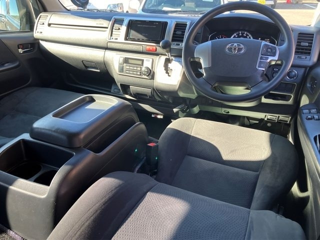 ハイエースバン