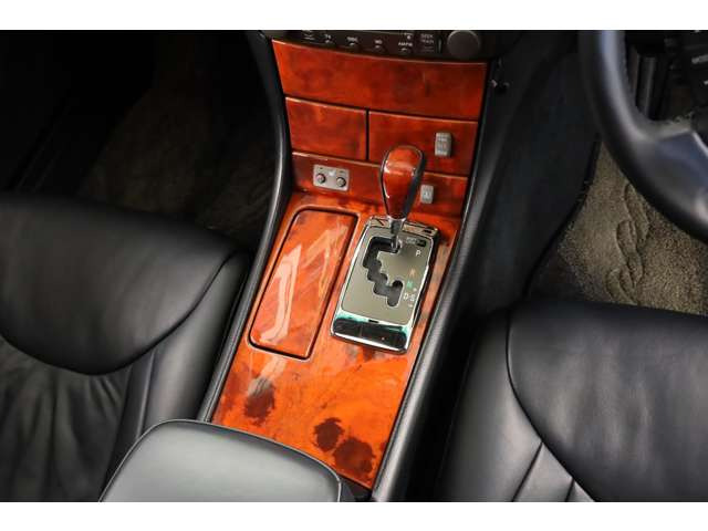 ��Ȃɍ���l�ւ̔z�����A�Z���V�I�Ȃ�ł͂̔��w�ł��B�L�X�Ƃ���������ԁA���₩�ȏ��S�n�A��b��W���Ȃ��Ïl���B