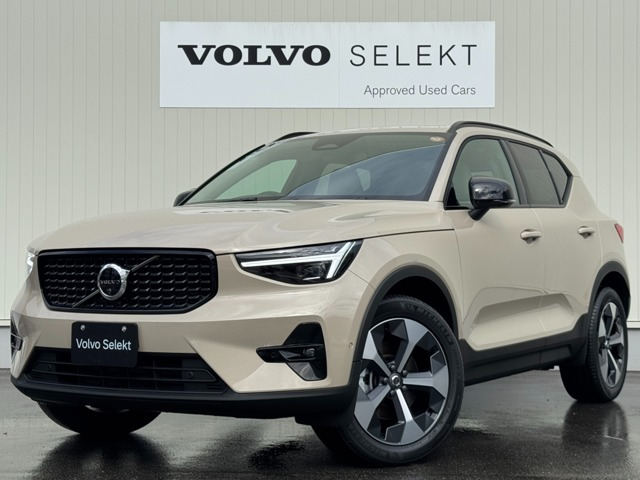 XC40ウルトラ B4 AWD ダーク エディション サンドデューン 4WD