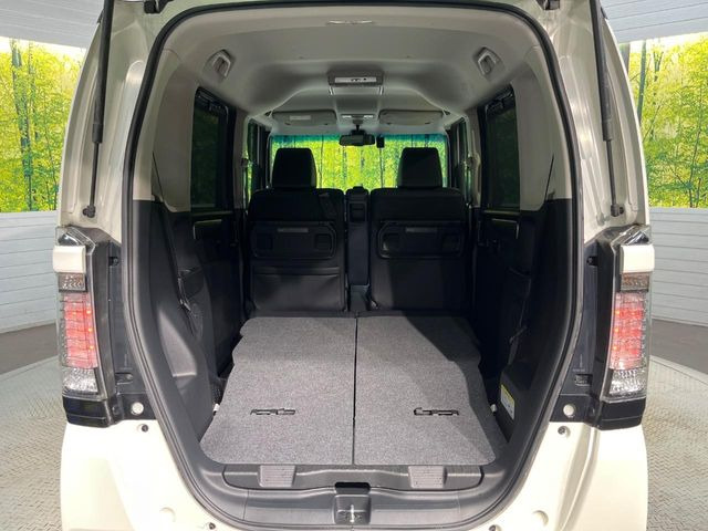 ���i�̂���������ʋ΁A���}���ɏ\���ȉ׎��X�y�[�X���m�ۂ��Ă���܂��B�Z�J���h�V�[�g��|���ƁA�傫�ȉו��̐ύڂ��\�ł���