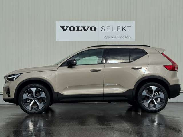 XC40ウルトラ B4 AWD ダーク エディション サンドデューン 4WD