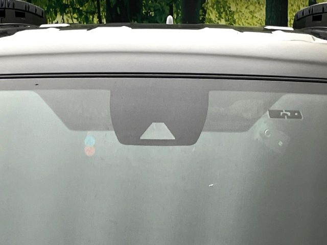 【トヨタセーフティセンス】走行中に前方の車両等を認識し、衝突しそうな時は警報とブレーキで衝突回避と被害軽減をアシスト。より安全にドライブをお楽しみいただけます。