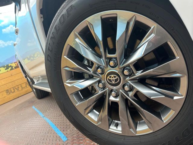 【純正20インチアルミホイール】外観にマッチした純正アルミホイールを装着しております。各種社外アルミホイールや、スタッドレスタイヤも取扱いしております。是非ご相談ください♪