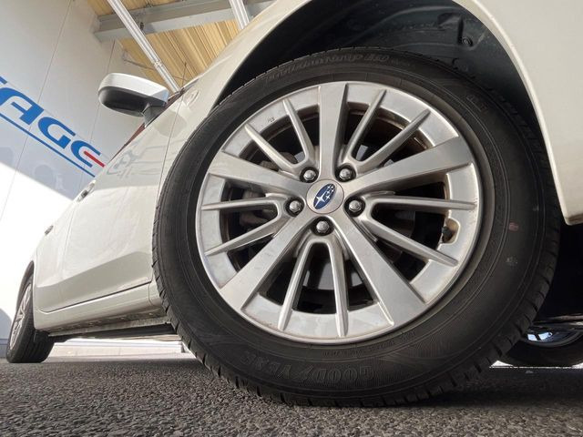 �y����16�C���`�A���~�z�C�[���z�O�ςɃ}�b�`���������A���~�z�C�[���𑕒����Ă���܂��B�e��ЊO�A���~�z�C�[����A�X�^�b�h���X�^�C�����戵�����Ă���܂��B���񂲑��k����������