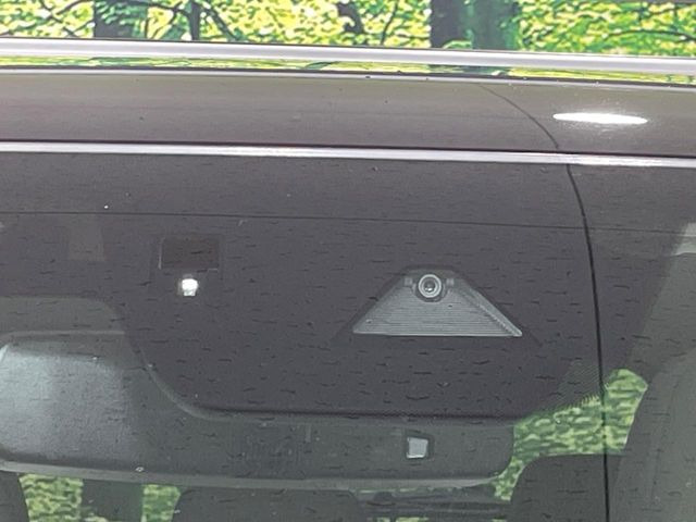 �y�X�}�[�g�u���[�L�T�|�[�g�z���s���ɑO���̎ԗ�����F�����A�Փ˂������Ȏ��͌x��ƃu���[�L�ŏՓˉ���Ɣ�Q�y�����A�V�X�g�B�����S�Ƀh���C�u�����y���݂��������܂��B