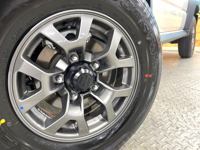 �y����15�C���`�A���~�z�C�[���z�O�ςɃ}�b�`���������A���~�z�C�[���𑕒����Ă���܂��B�e��ЊO�A���~�z�C�[����A�X�^�b�h���X�^�C�����戵�����Ă���܂��B���񂲑��k����������