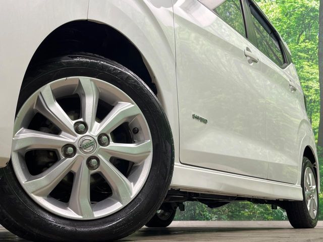 �y����14�C���`�A���~�z�C�[���z�O�ςɃ}�b�`���������A���~�z�C�[���𑕒����Ă���܂��B�e��ЊO�A���~�z�C�[����A�X�^�b�h���X�^�C�����戵�����Ă���܂��B���񂲑��k����������