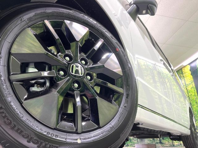 �y����16�C���`�A���~�z�C�[���z�O�ςɃ}�b�`���������A���~�z�C�[���𑕒����Ă���܂��B�e��ЊO�A���~�z�C�[����A�X�^�b�h���X�^�C�����戵�����Ă���܂��B���񂲑��k����������