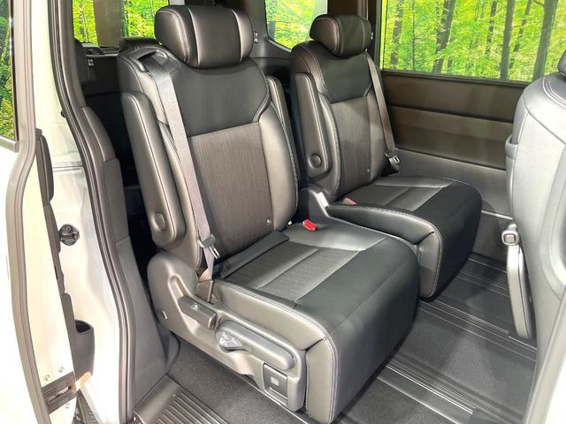 ���i���ȃI���W�i���t���A�}�b�g���I�v�V�����ɂĂ��p�ӂ��Ă���܂��B���D���ȃf�U�C����J���[�����Ԃɍ��킹�đI��ł����������Ƃ��ł��܂���