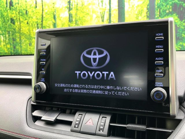 【ディスプレイオーディオ】お手持ちのスマートフォンとの連携で、ナビや音楽再生など各種アプリを使用可能。スマホに近い感覚でお使いいただけます♪