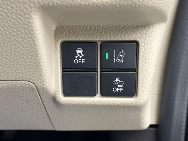 �y�z���_�Z���V���O�z���s���ɑO���̎ԗ�����F�����A�Փ˂������Ȏ��͌x��ƃu���[�L�ŏՓˉ���Ɣ�Q�y�����A�V�X�g�B�����S�Ƀh���C�u�����y���݂��������܂��B