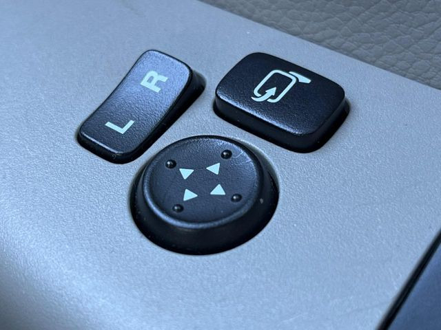 �y�d���i�[�~���[�z�T�C�h�~���[�͓d���i�[���ƂȂ��Ă���A�������ԏ�ł��L�Y�������X�N��}�����܂��B