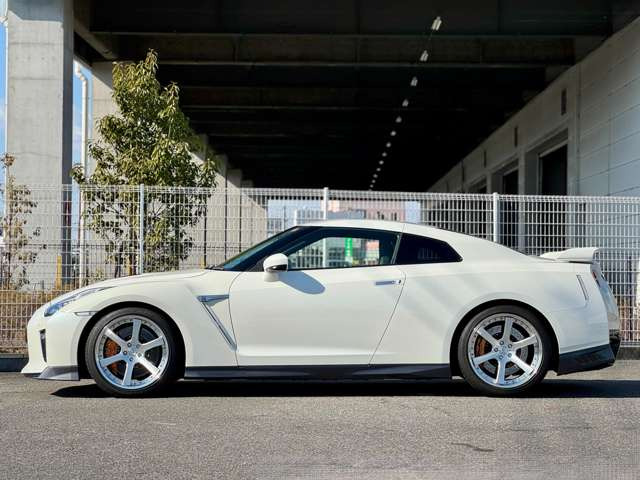 1�N�ԁA���s�������̃����O�ۏ؁B�ő�600���ځE24H 365���S���Ή����[�h�T�[�r�X�t�B���[�Ԍ�����S���Ē�����؂ɂ���蒸���܂��悤�A���ГƎ���GT-R35��p�ۏ؂����p�ӂ��Ă���܂��B