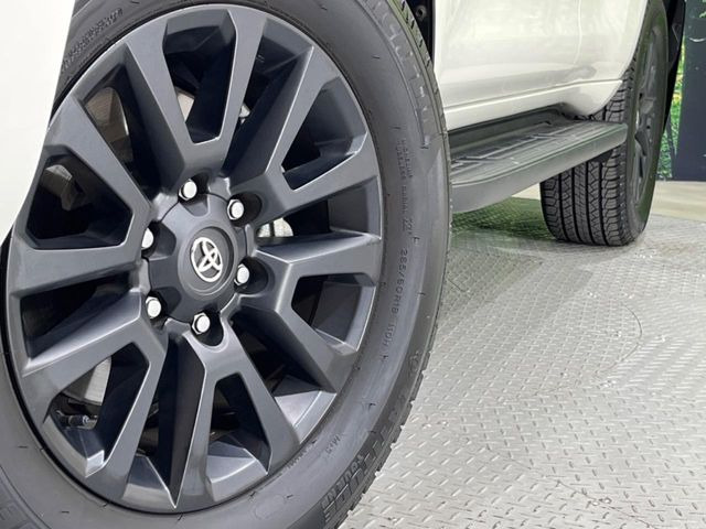 �y�����A���~�z�C�[���z�O�ςɃ}�b�`���������A���~�z�C�[���𑕒����Ă���܂��B�e��ЊO�A���~�z�C�[����A�X�^�b�h���X�^�C�����戵�����Ă���܂��B���񂲑��k����������