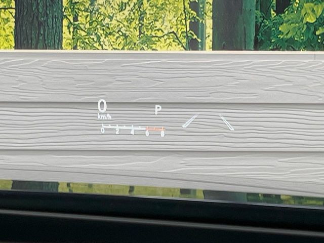 �y�J���[�w�b�h�A�b�v�f�B�X�v���C�z���݂̑��x�⑖�s�����f�W�^���\���ŉ^�]�ȑO���̃K���X�ɓ��e!�J���[�t���Ŏ��F���������A�^�]���ڐ������炳���K�v�ȏ����m�F�ł���̂łƂ��Ă��֗��ň��S!