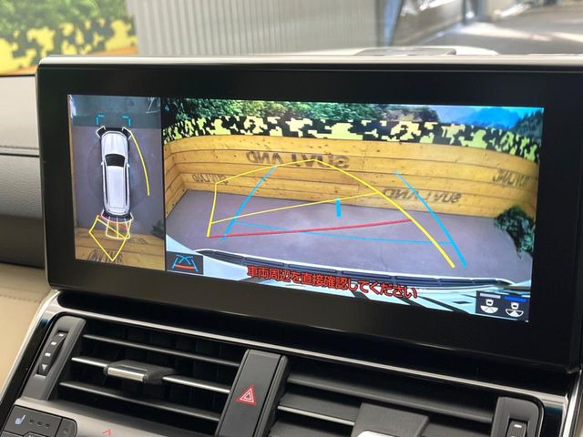 【パノラミックビューモニター】専用のカメラにより、上から見下ろしたような視点で360度クルマの周囲を確認することができます☆死角部分も確認しやすく、狭い場所での切り返しや駐車もスムーズに行えます。